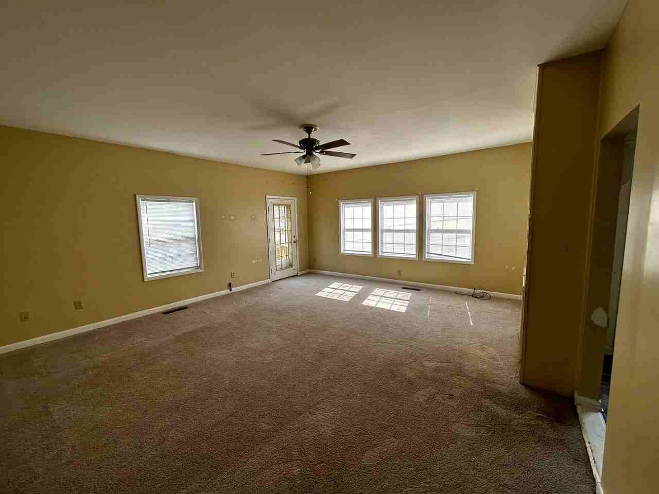 204 Cane Creek Ln - Photo 4 of 7