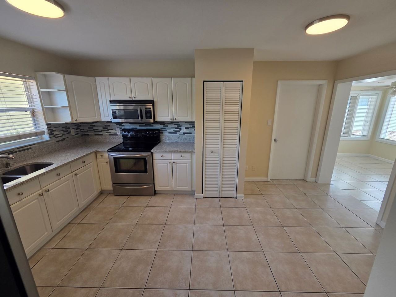 2910 W Pearl Ave - Photo 4 of 21