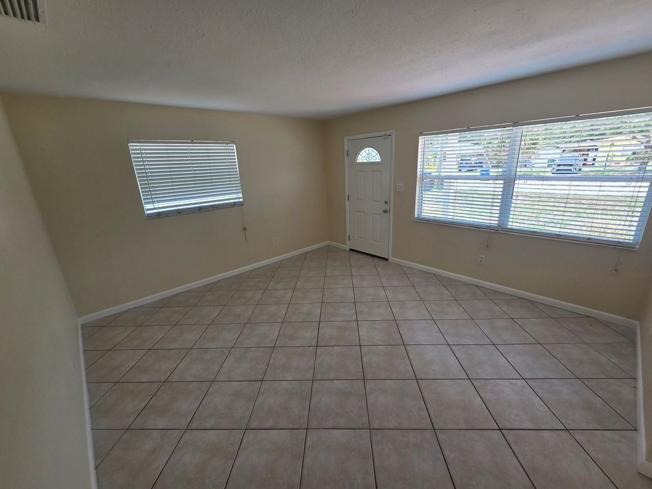 2910 W Pearl Ave - Photo 6 of 21