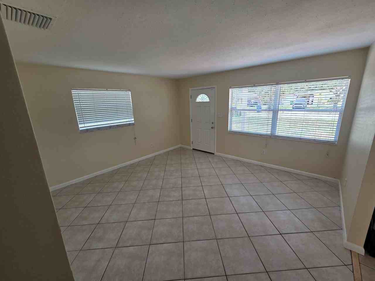 2910 W Pearl Ave - Photo 7 of 21