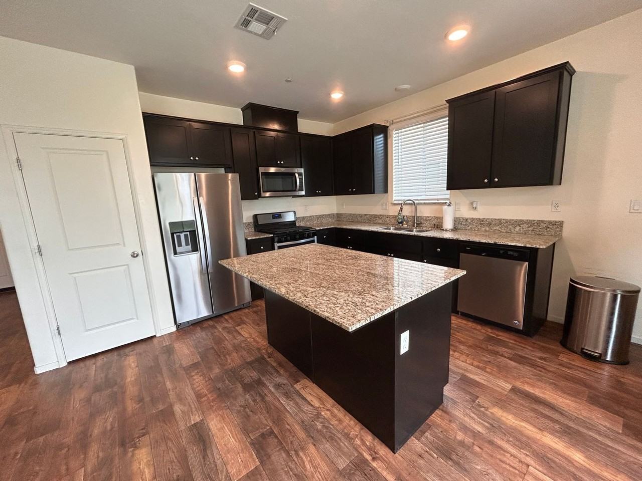 1296 Sparrow Dr - Photo 4 of 21