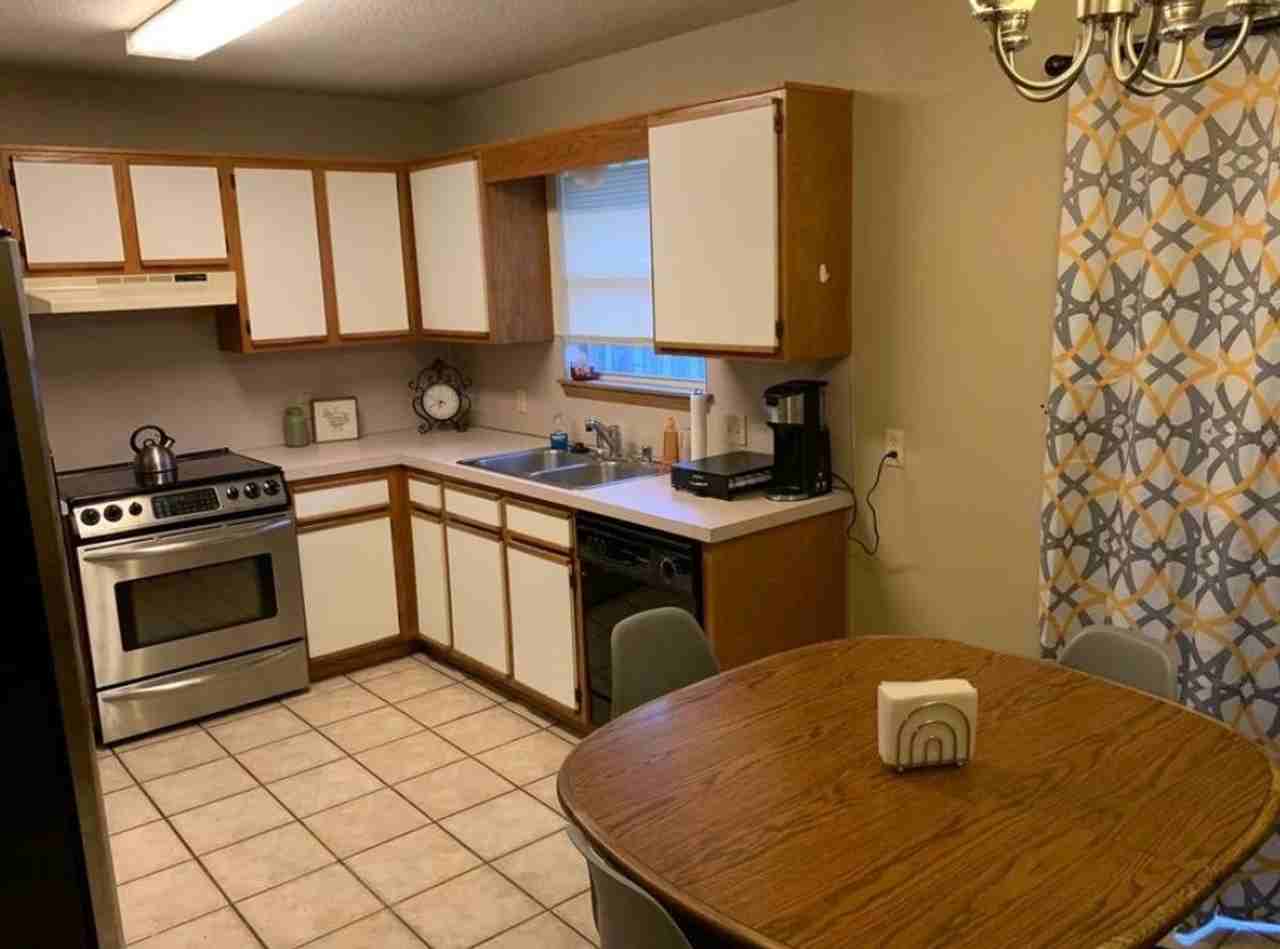 2941 Adrian Ave - Photo 3 of 8