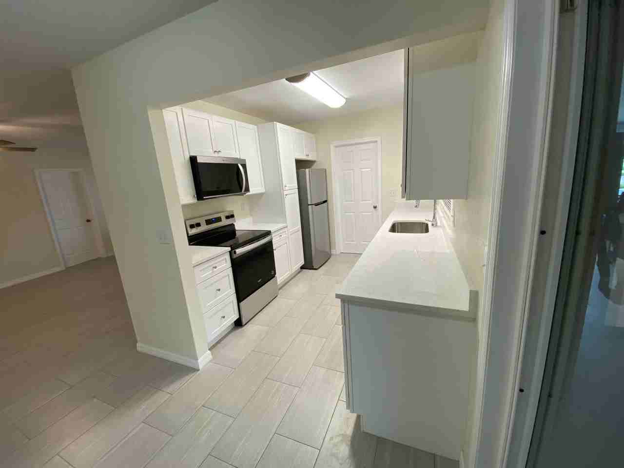 640 Poinsettia Dr - Photo 4 of 17