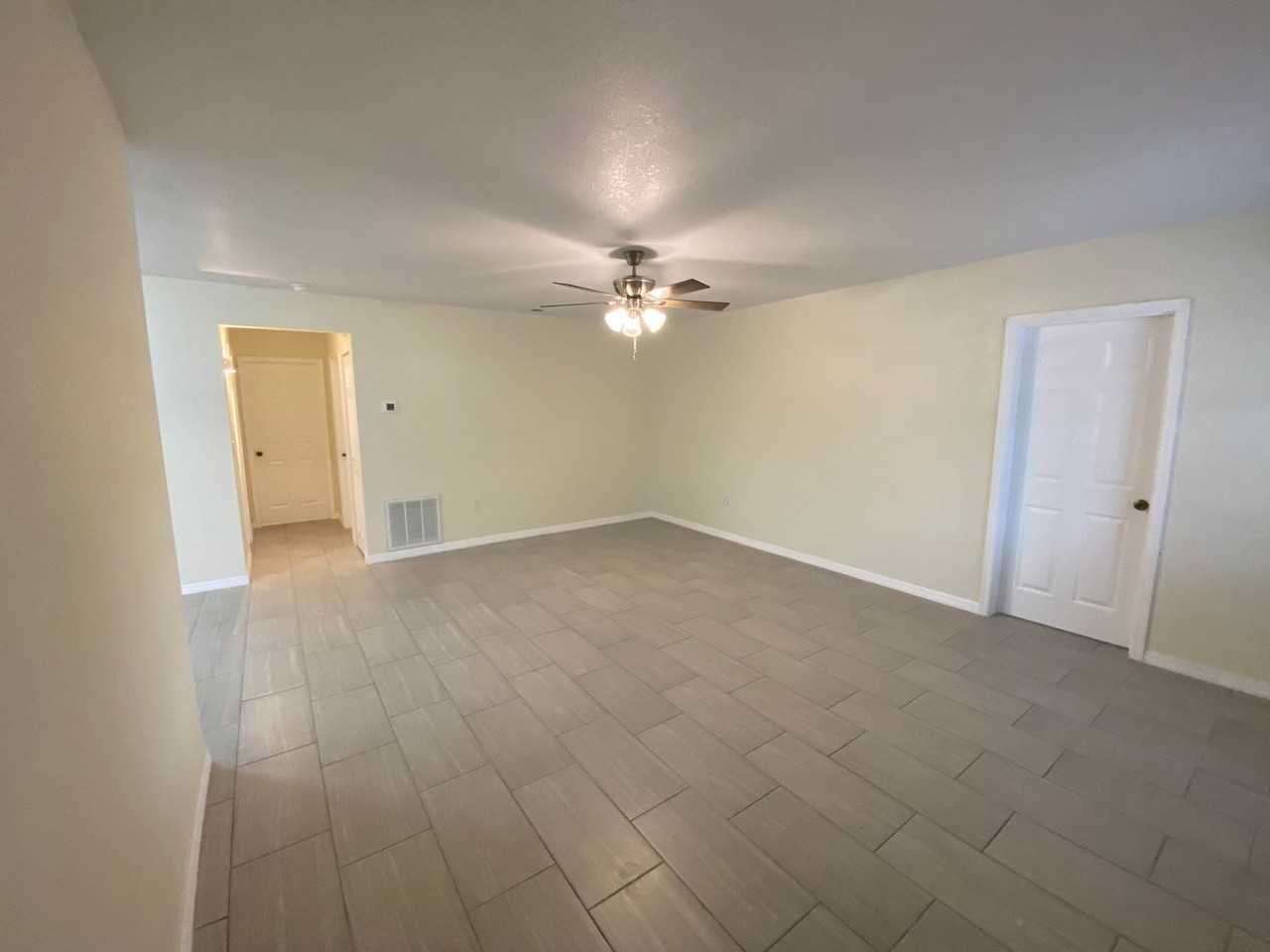 640 Poinsettia Dr - Photo 6 of 17