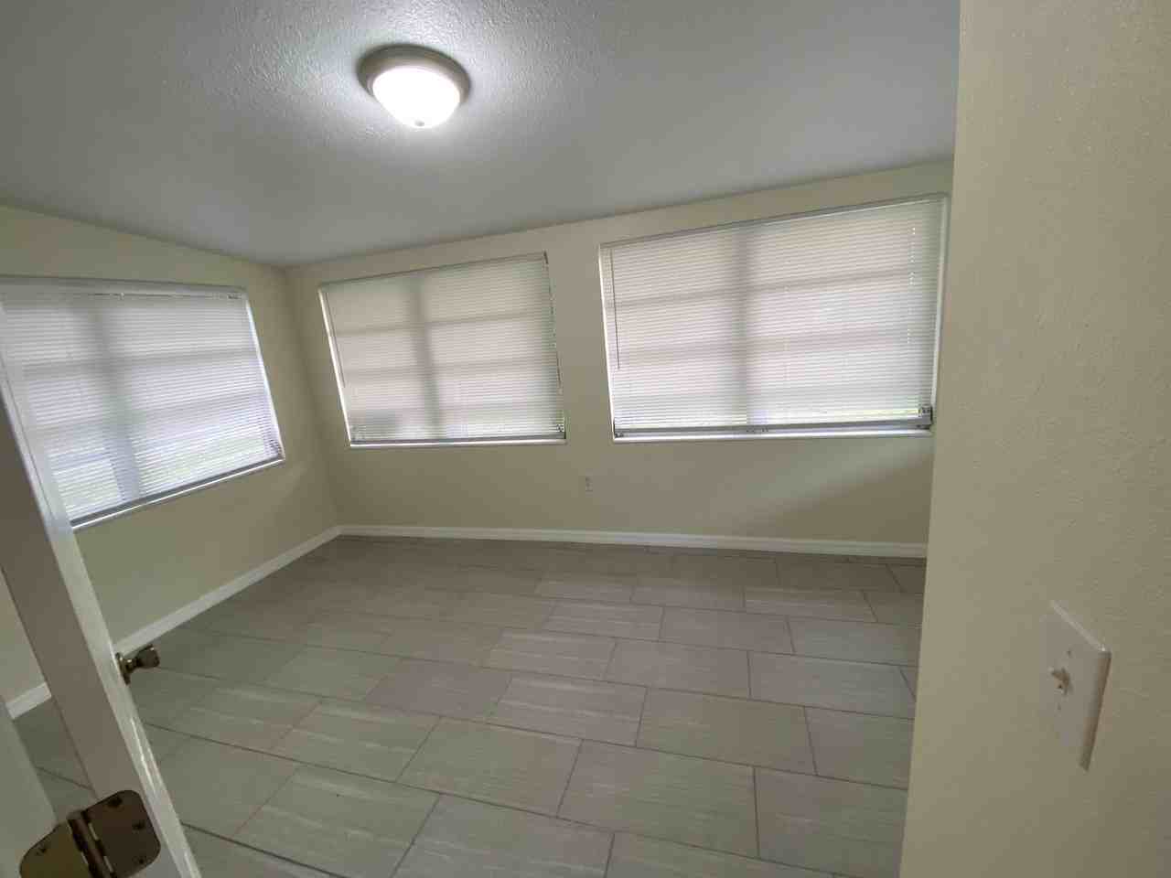 640 Poinsettia Dr - Photo 7 of 17