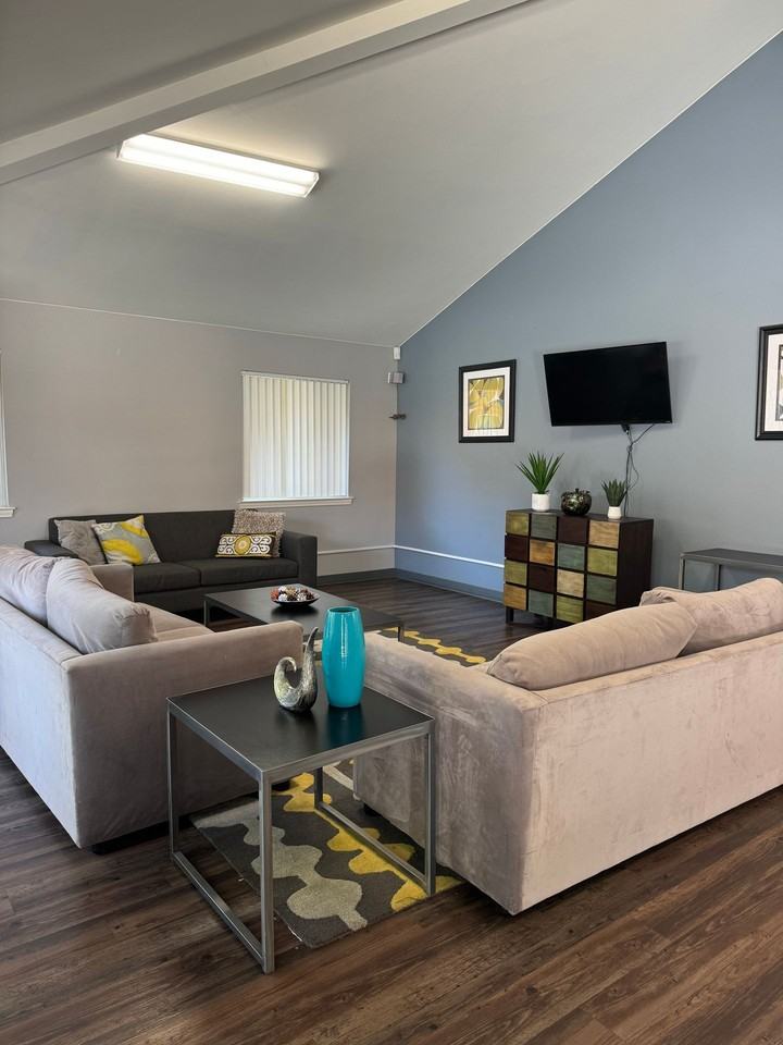 Parkside Gardens Apartments - Photo 3 of 21