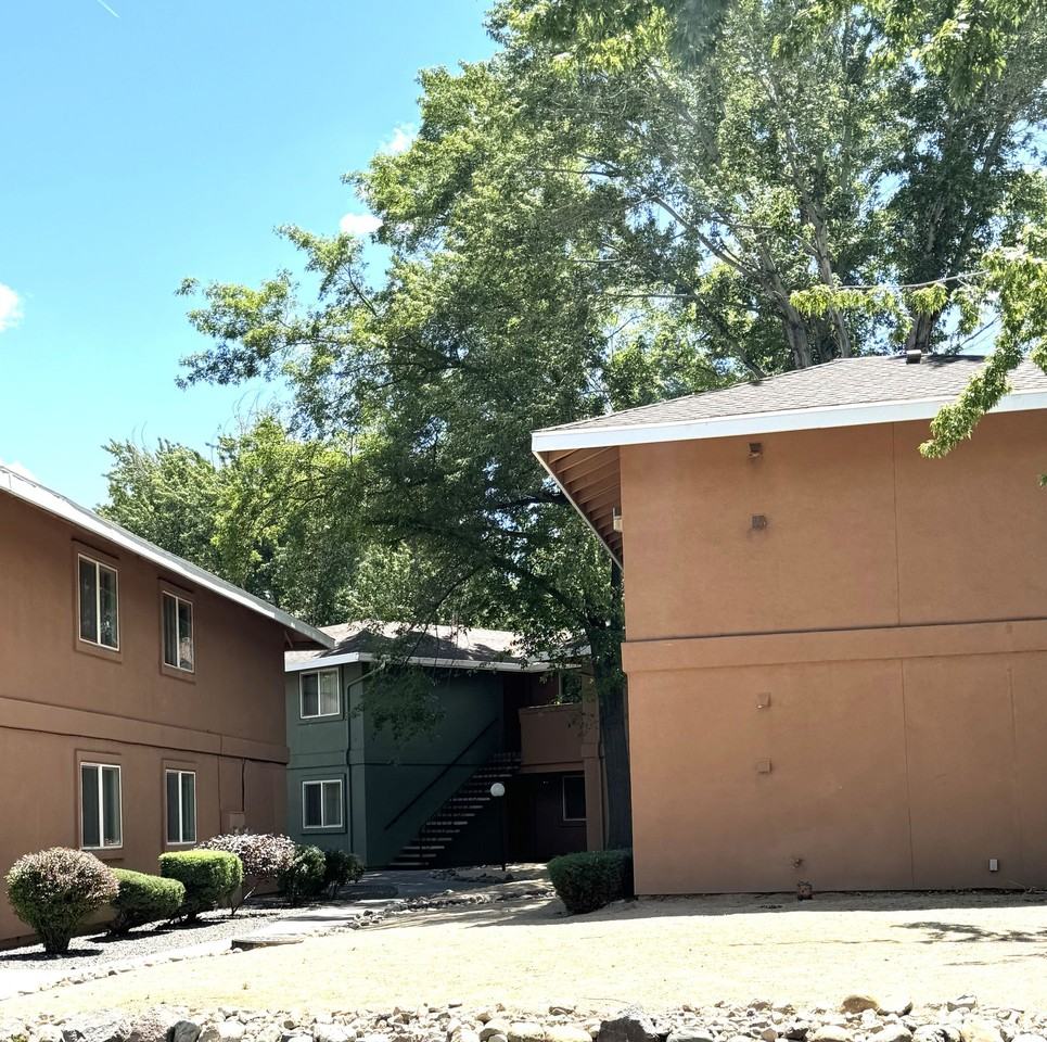 Parkside Gardens Apartments - Photo 4 of 21