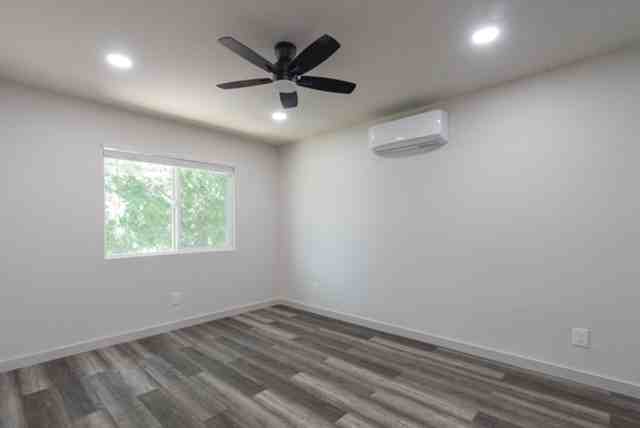 1116 L St #D - Photo 7 of 8