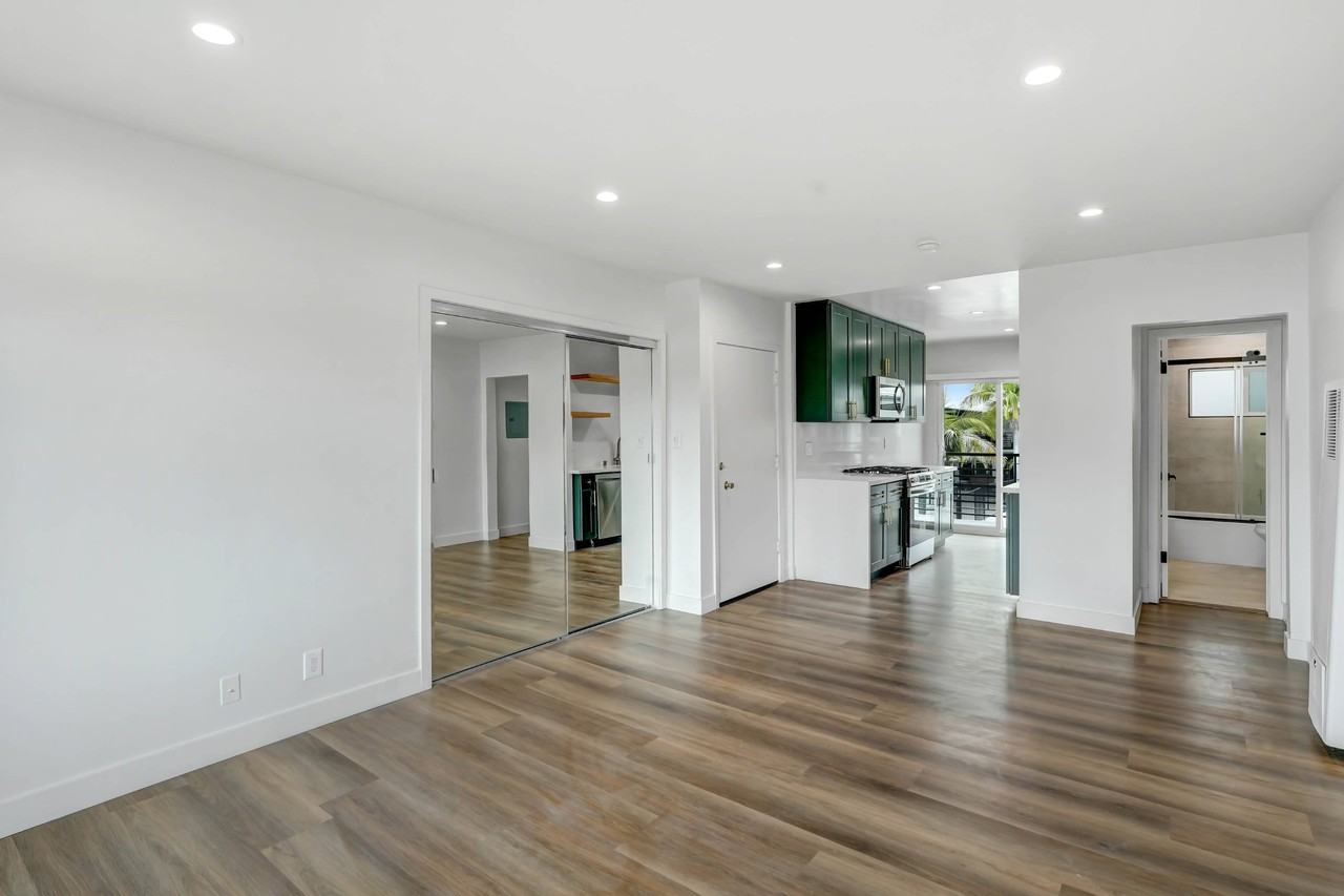 7941 Selma - Photo 3 of 8