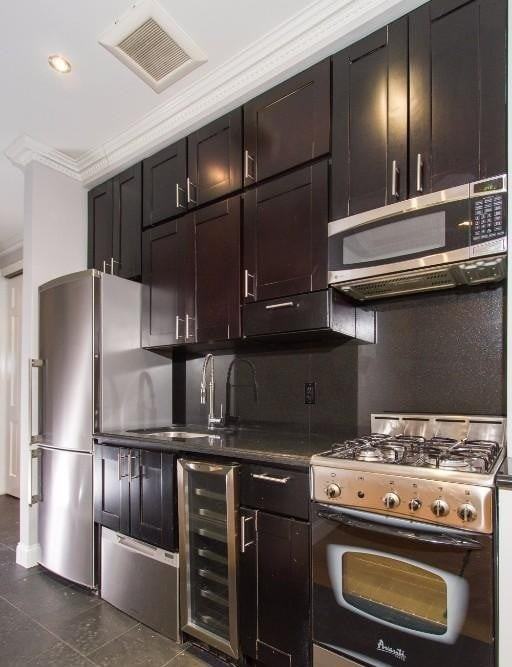 213 E 26th St #3C - Photo 2 of 3