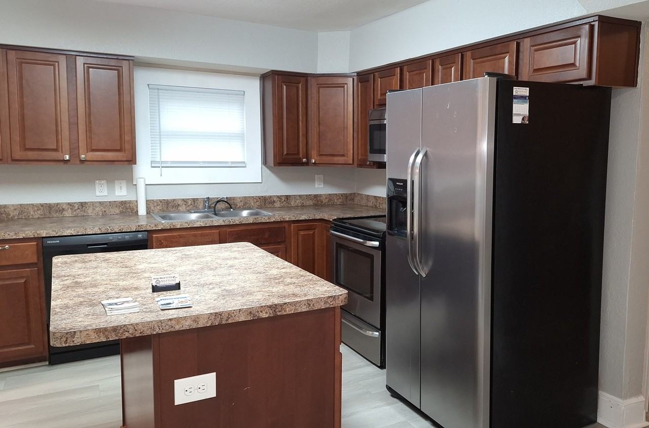 424 Middlesex St #1 - Photo 3 of 34