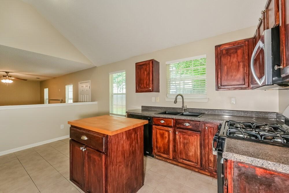 4710 Millenium View Ct - Photo 7 of 17