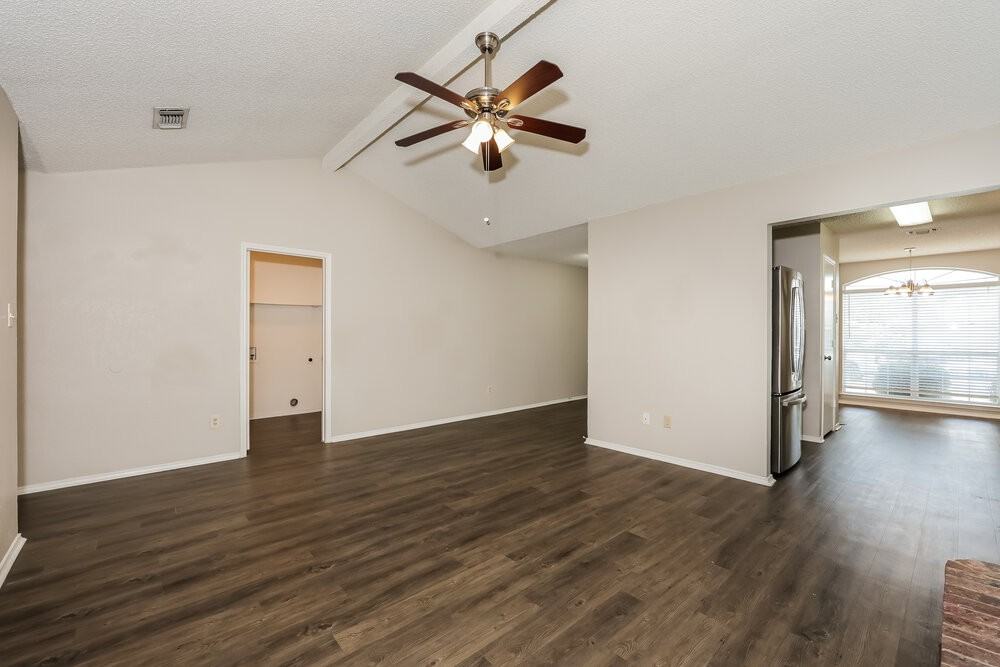 7320 Laurelhill Ct S - Photo 3 of 16