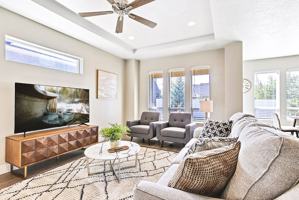 featured image of 2023 E Oakcrest Dr