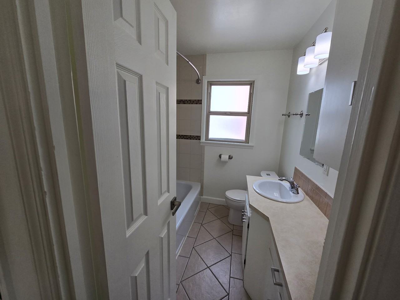 1348 W 29th St #1 - Photo 4 of 21