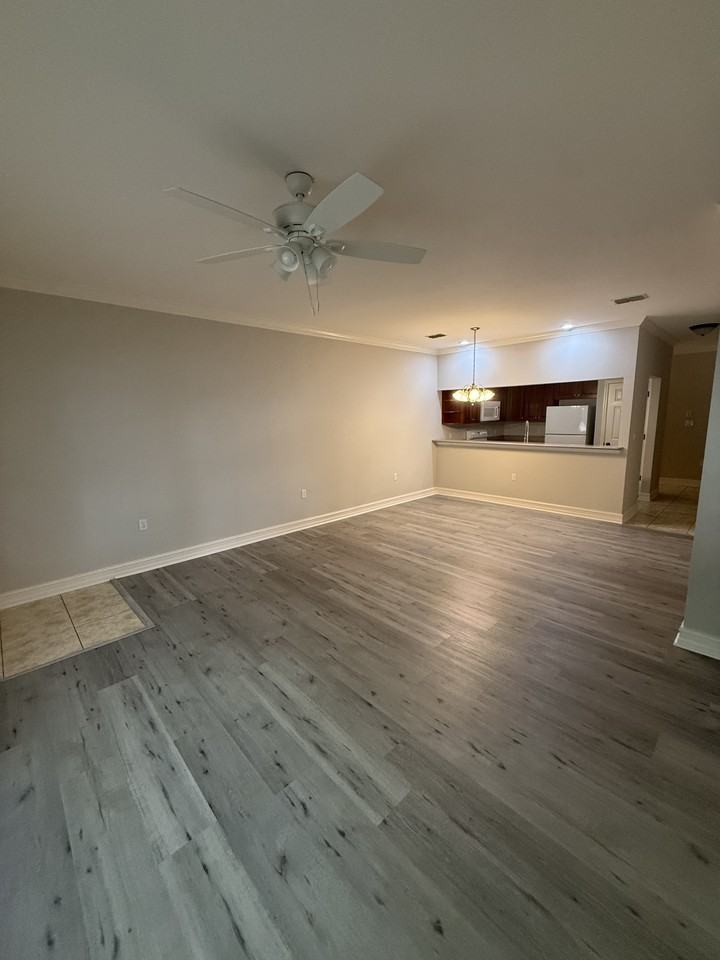 1529 Crescent Hill Dr #1 - Photo 3 of 20
