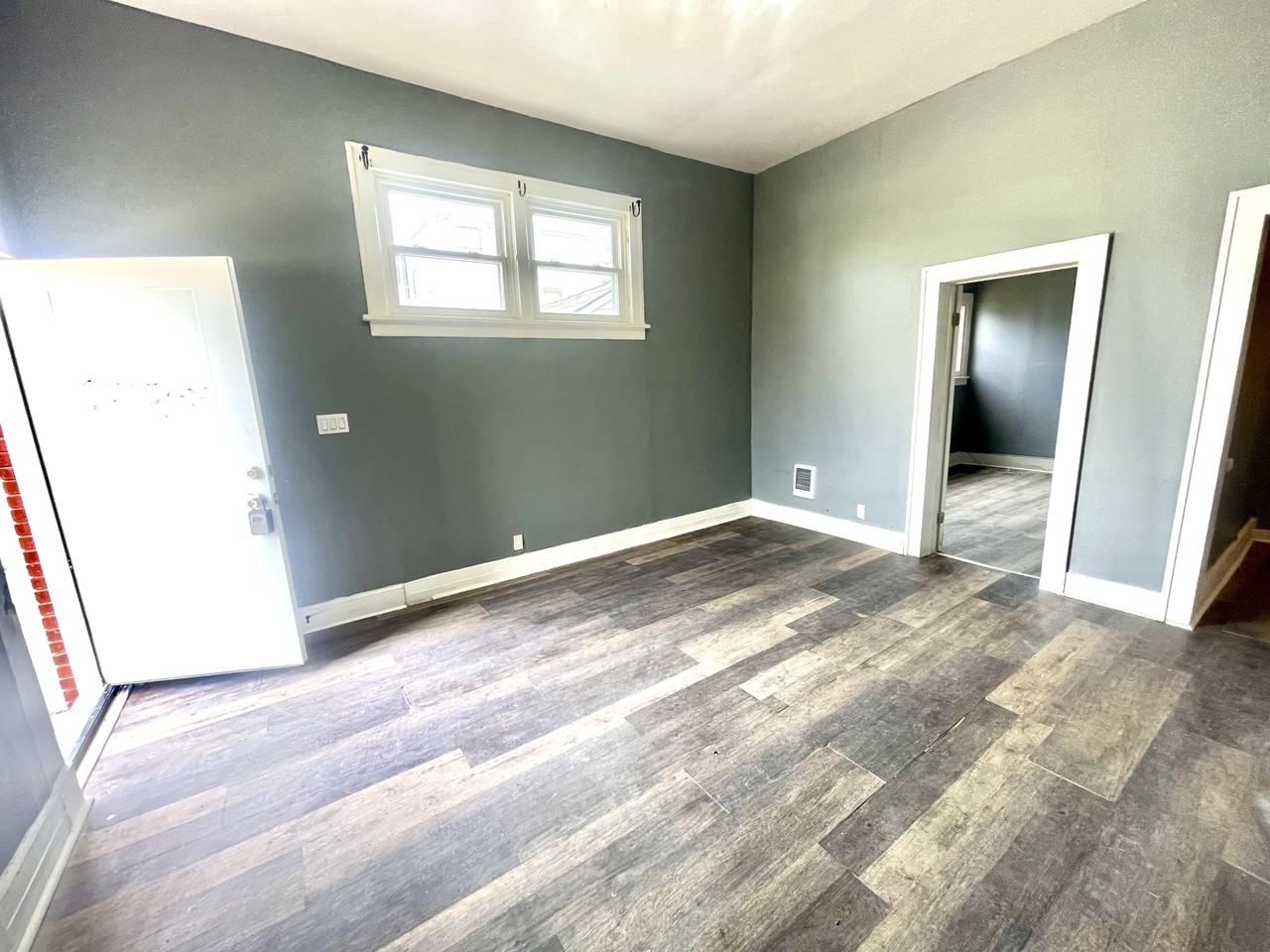211 Hartwell Rd - Photo 2 of 8