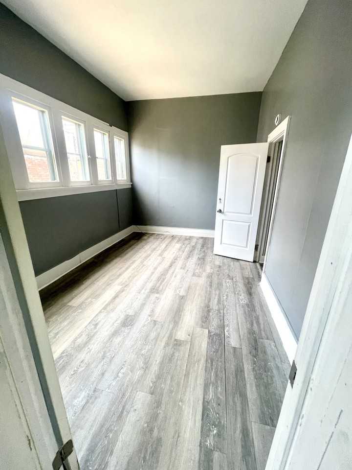 211 Hartwell Rd - Photo 6 of 8