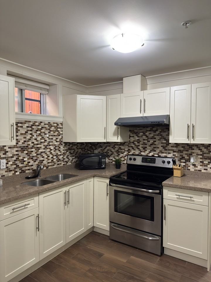612 E 47th Ave - Photo 2 of 7