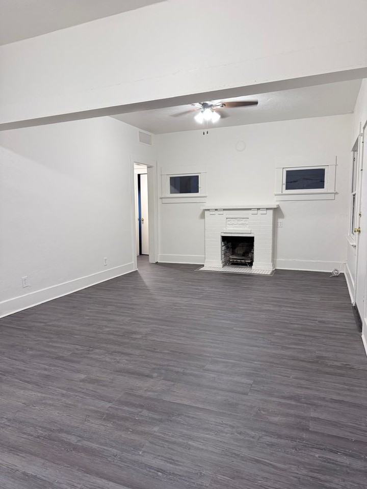 1216 E Pierce St - Photo 3 of 10