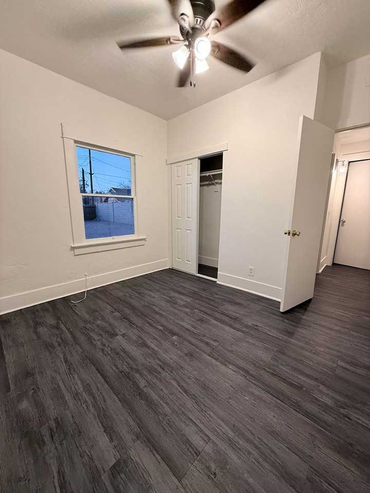 1216 E Pierce St - Photo 4 of 10