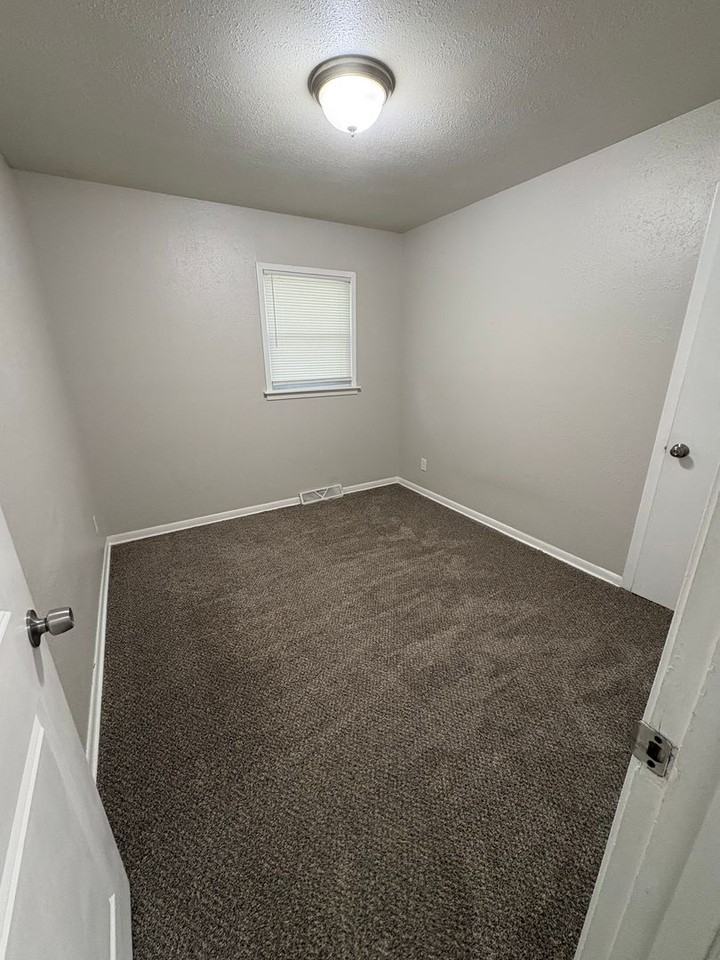 8407 E 98th Ter - Photo 6 of 8