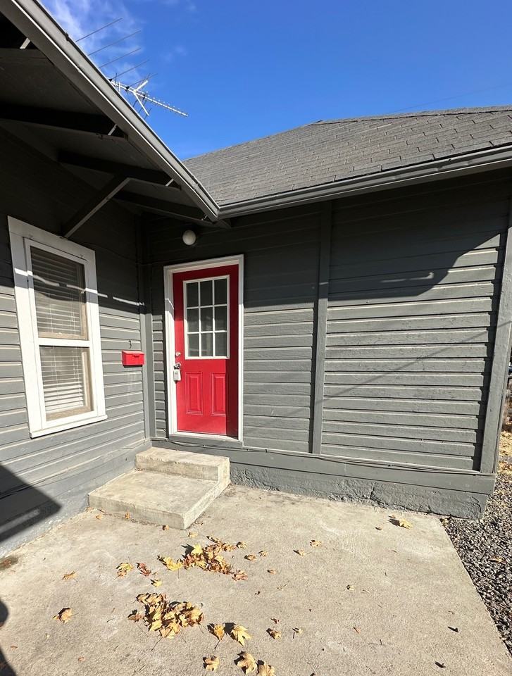 1521 Blaine St #3 - Photo 3 of 16