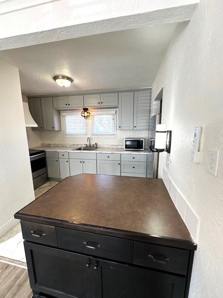 1521 Blaine St #3 - Photo 4 of 16