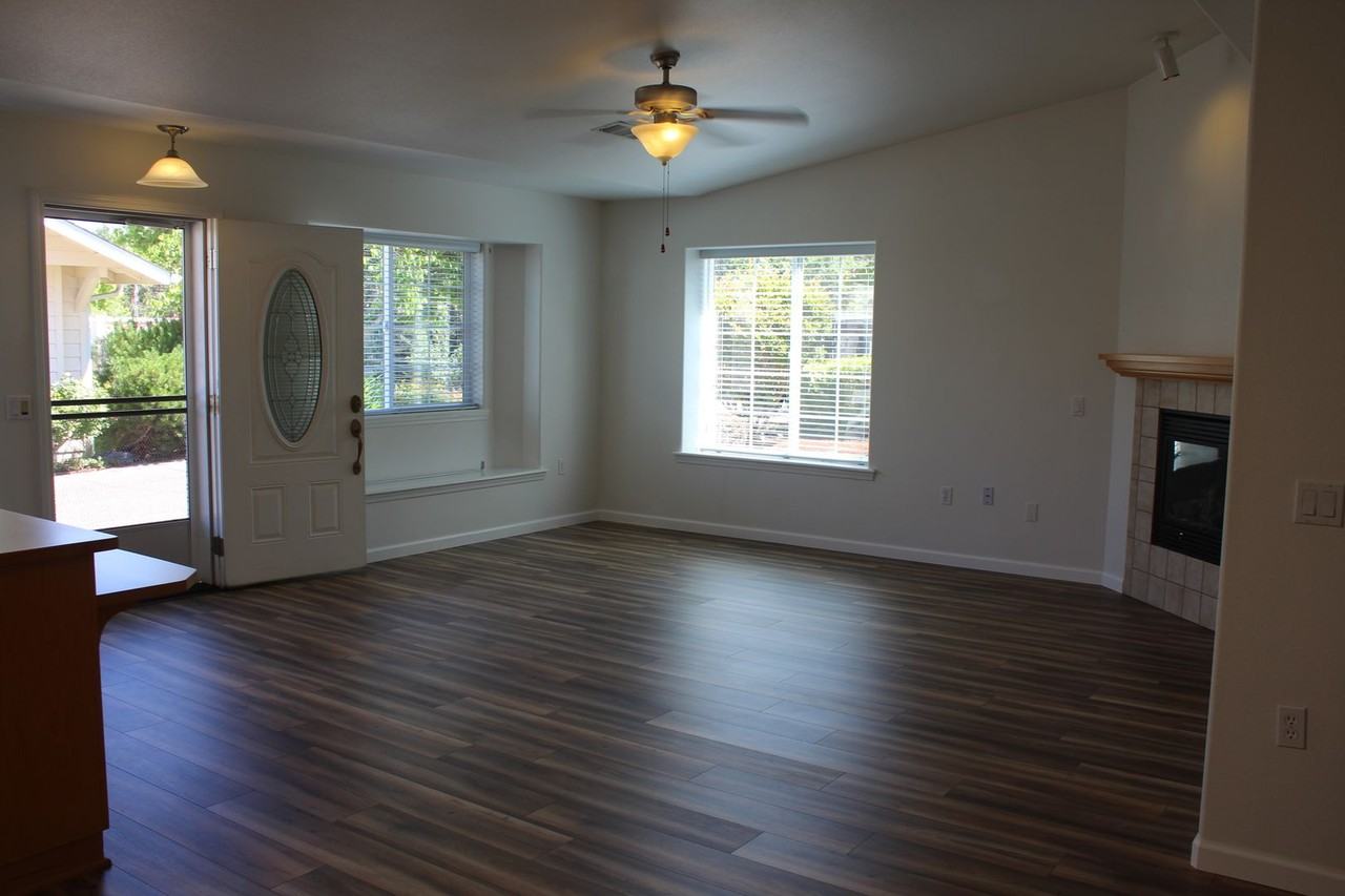 2060 Hubbard Ln - Photo 3 of 20