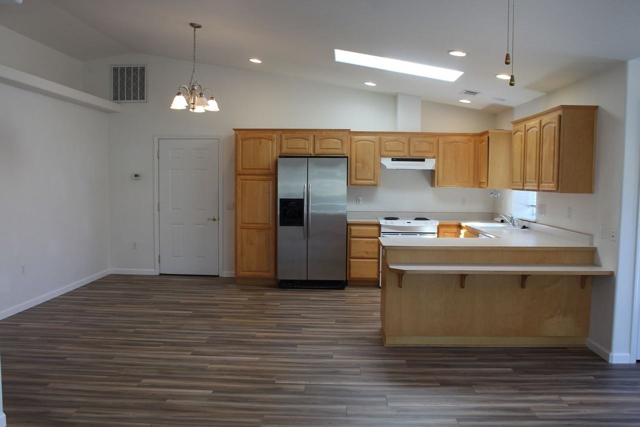 2060 Hubbard Ln - Photo 5 of 20