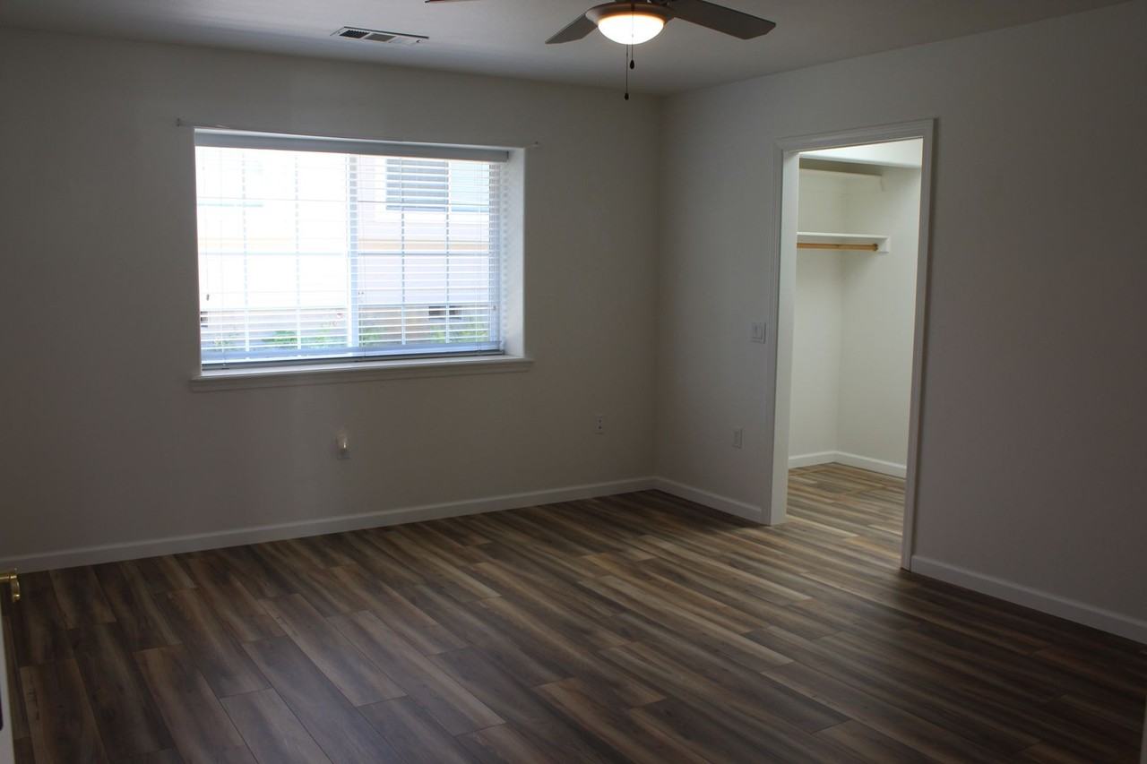 2060 Hubbard Ln - Photo 6 of 20