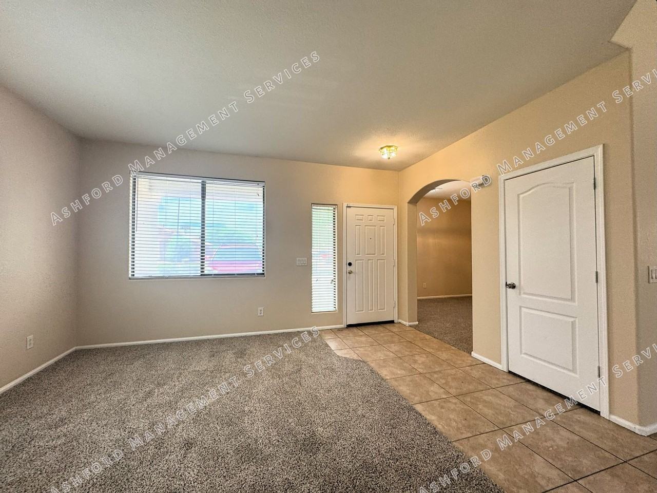 8303 S 47th Ln - Photo 4 of 43