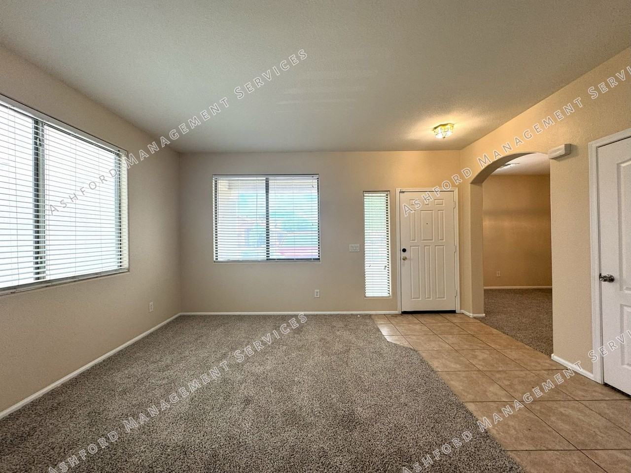 8303 S 47th Ln - Photo 5 of 43
