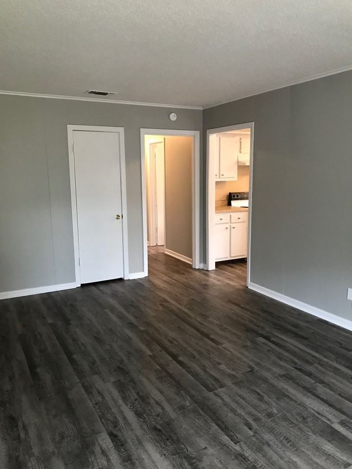 601 Robbins St - Photo 3 of 17