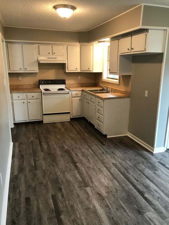 601 Robbins St - Photo 5 of 17