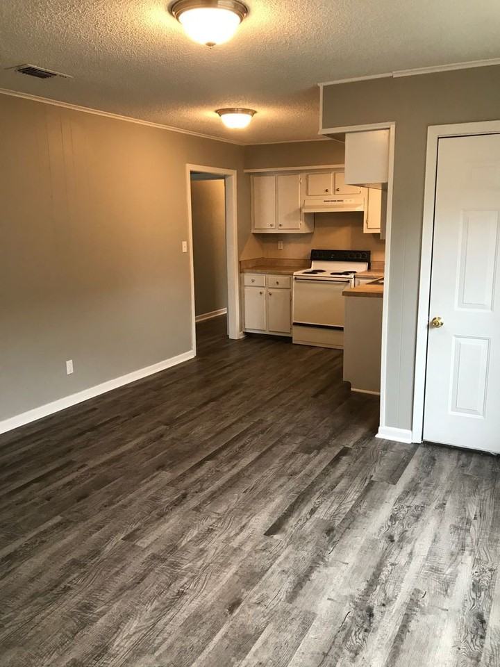 601 Robbins St - Photo 6 of 17