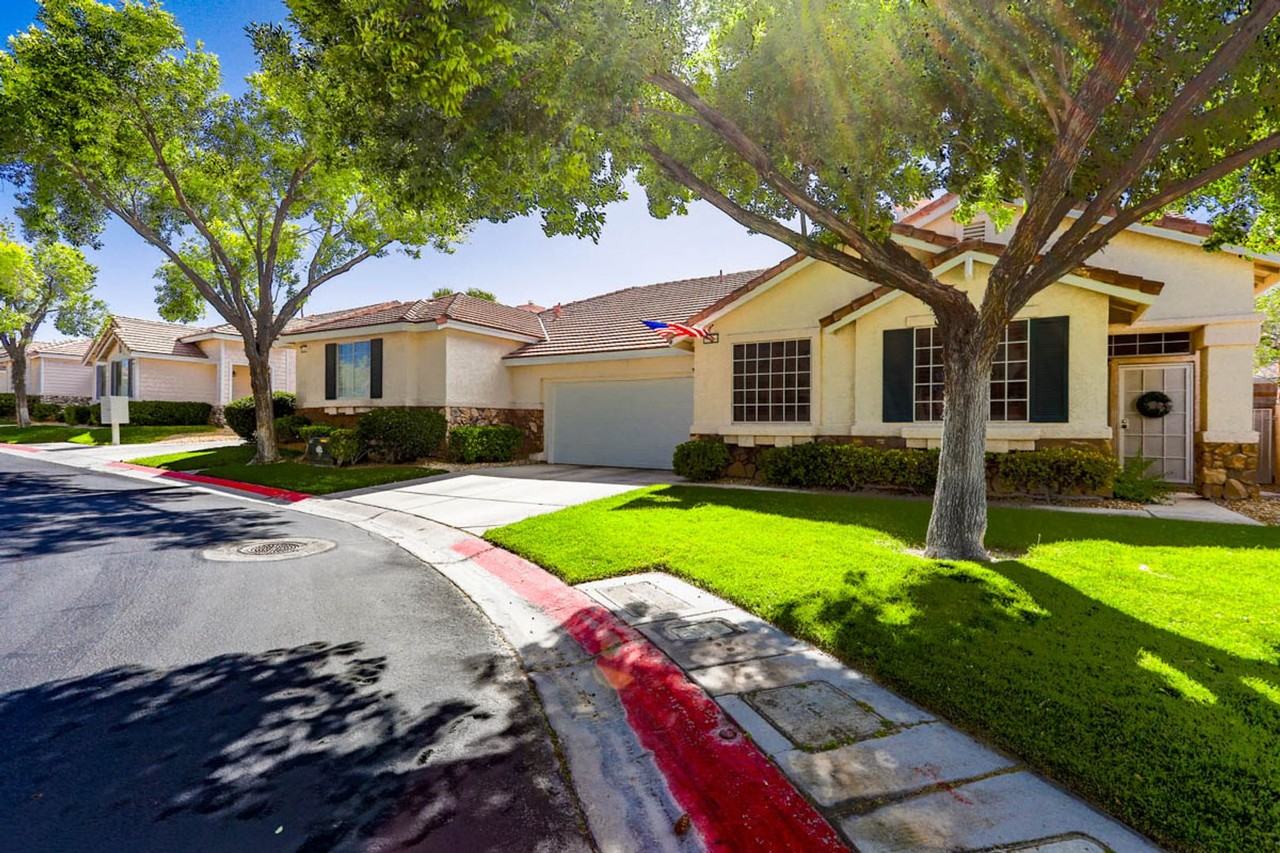 10404 Pacific Sageview Ln - Photo 3 of 32