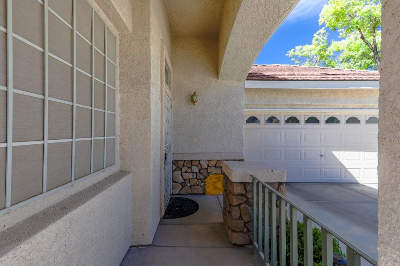 10404 Pacific Sageview Ln - Photo 4 of 32