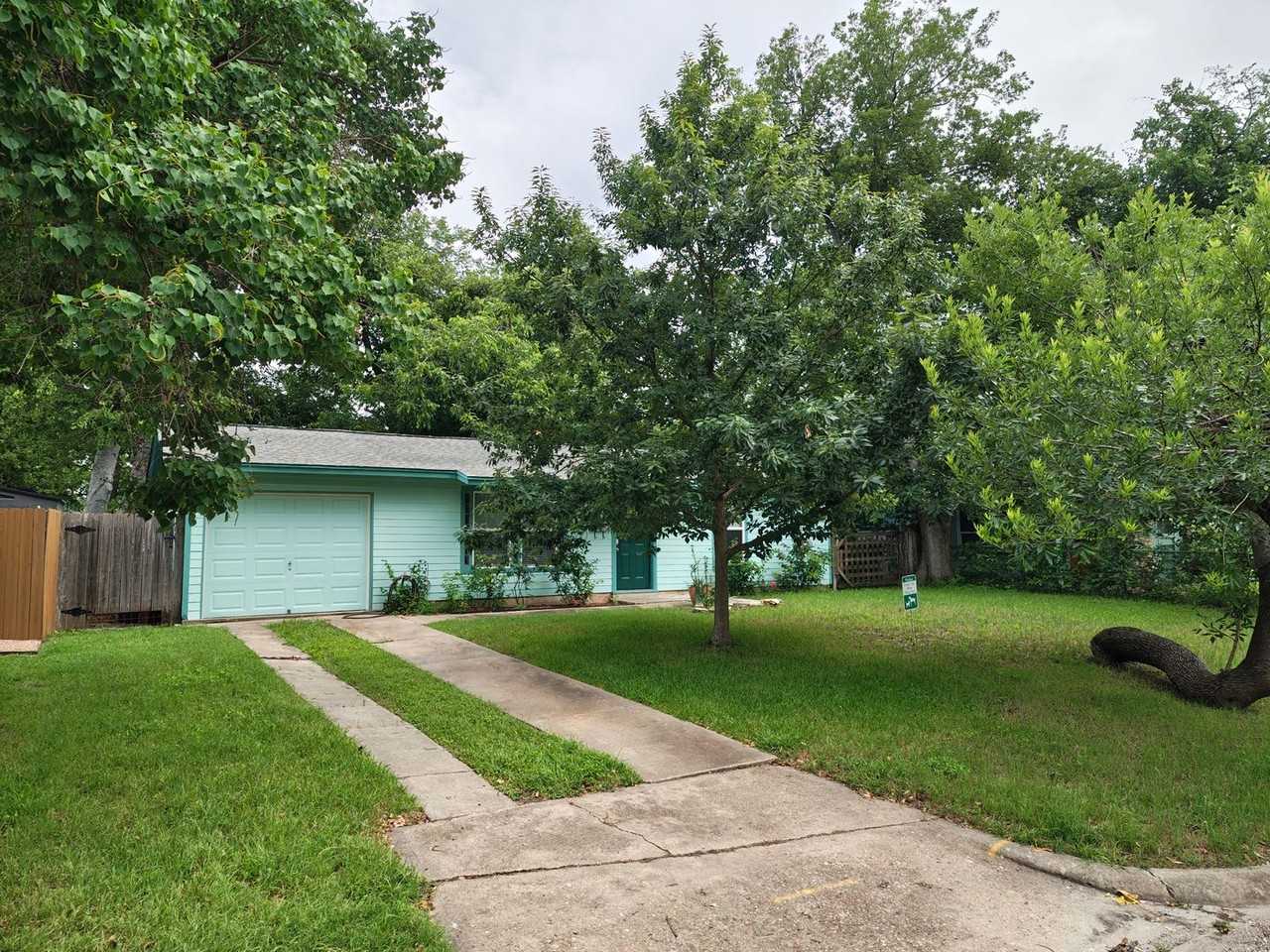 3207 Locke Ln - Photo 3 of 21