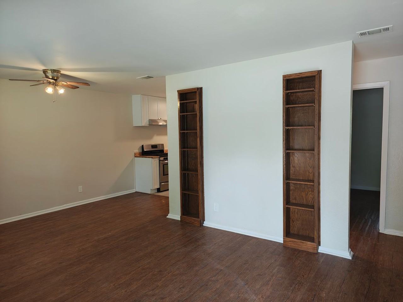 3207 Locke Ln - Photo 6 of 21
