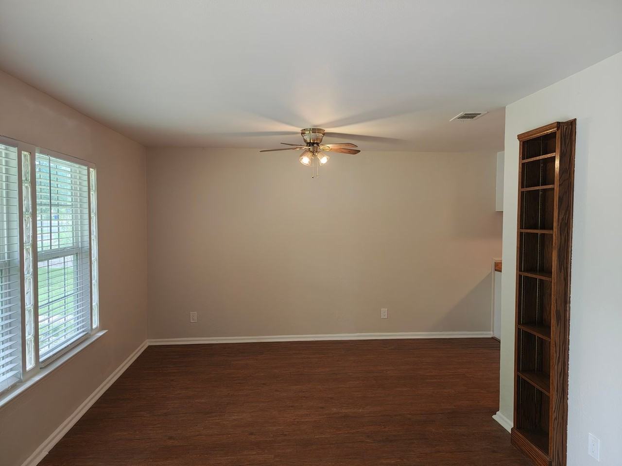 3207 Locke Ln - Photo 7 of 21