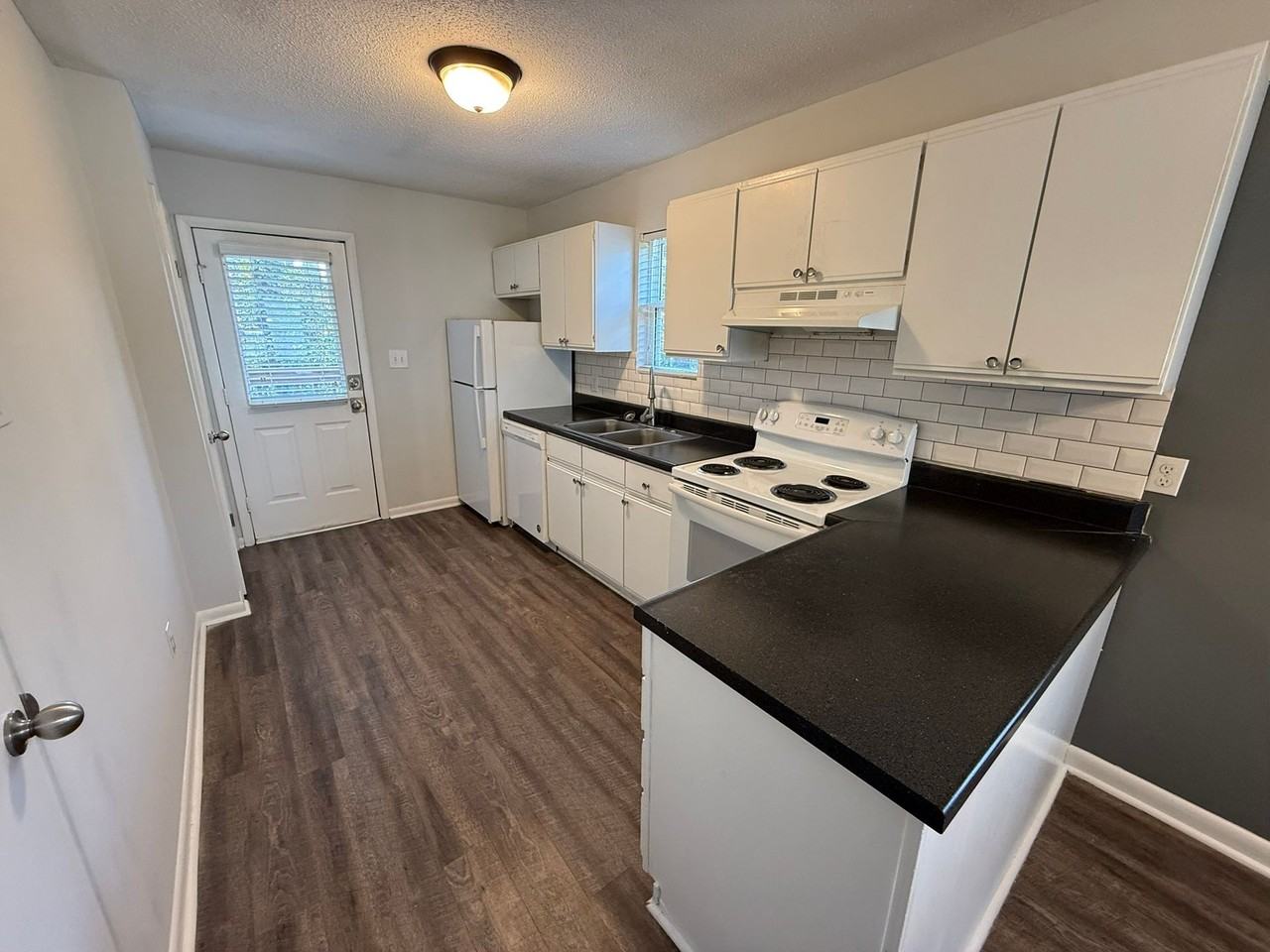 Collegeview Apartments - Photo 4 of 11