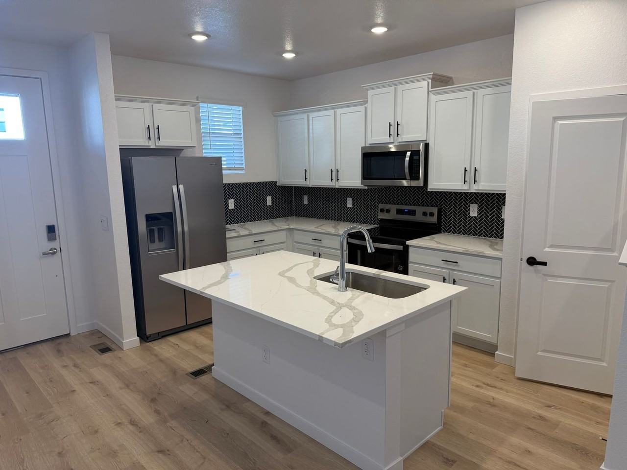 1358 S Chester St - Photo 3 of 25