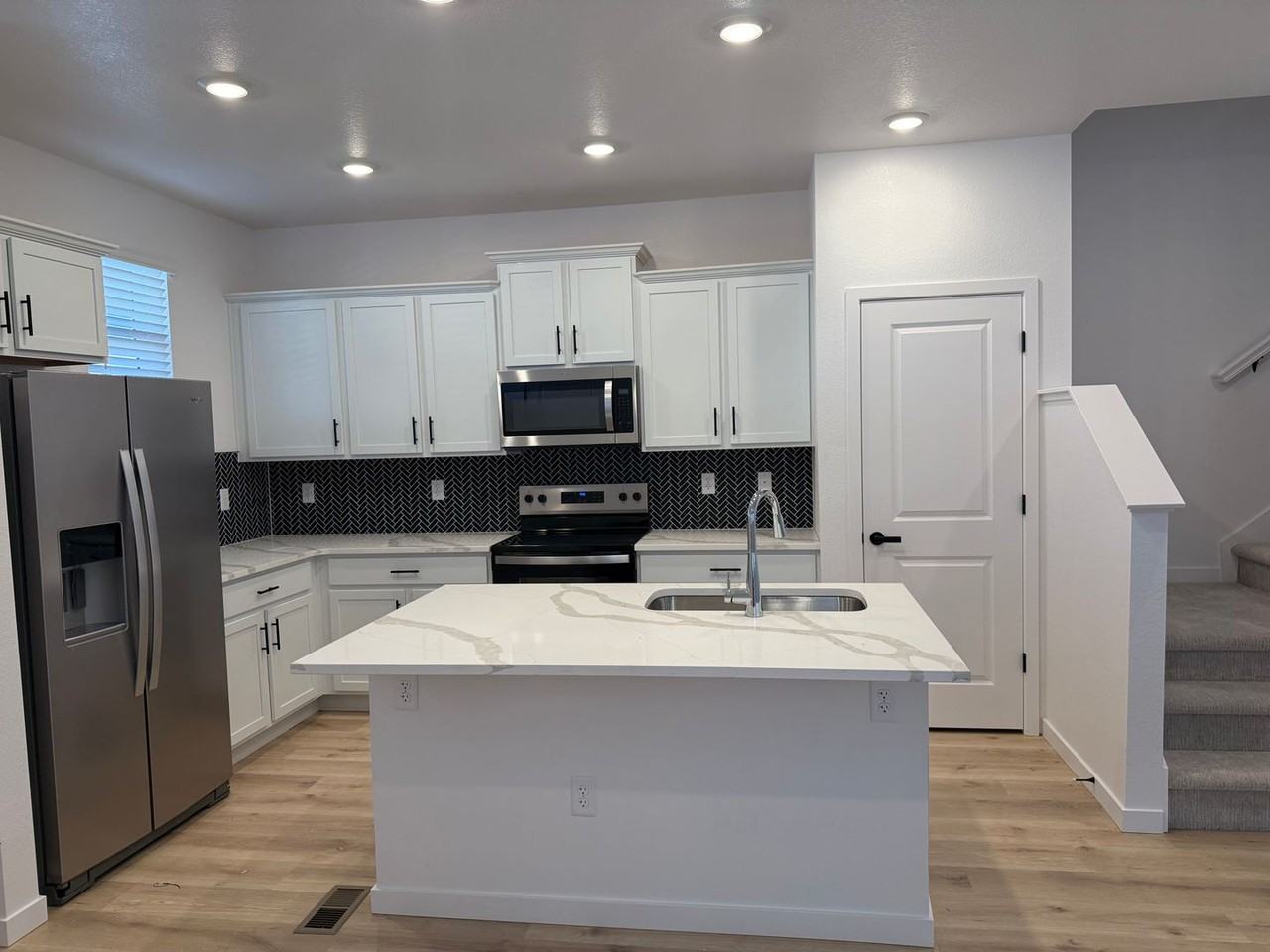 1358 S Chester St - Photo 4 of 25