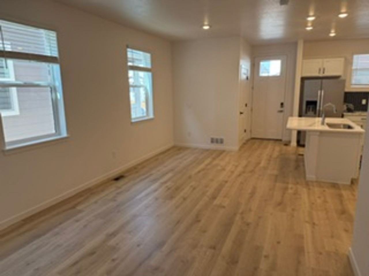 1358 S Chester St - Photo 5 of 25