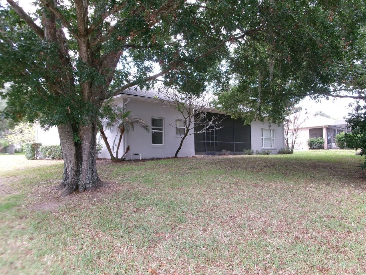 12415 Lake Valley Dr - Photo 4 of 36
