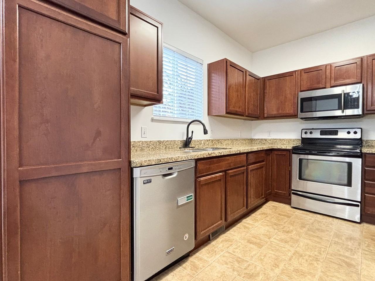 13545 S Villa Rosa Way - Photo 5 of 30