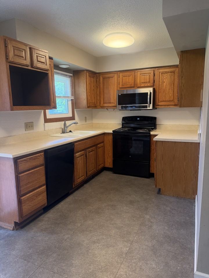 108 S Inmon St #1 - Photo 2 of 4