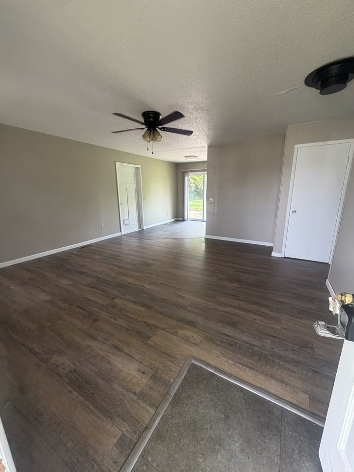 108 S Inmon St #1 - Photo 3 of 4