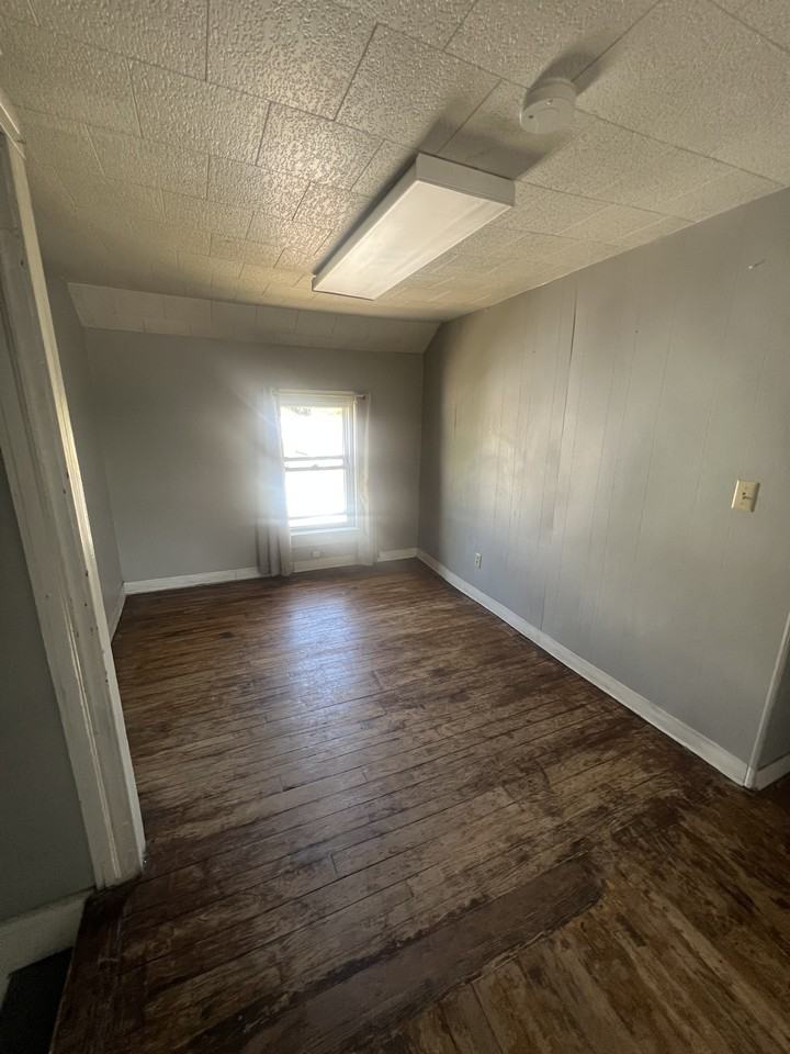 216 N Chestnut St #B - Photo 4 of 13